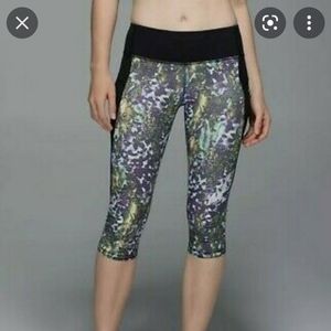 ☀️Lululemon Top Speed Crop in Floral Sport Multi